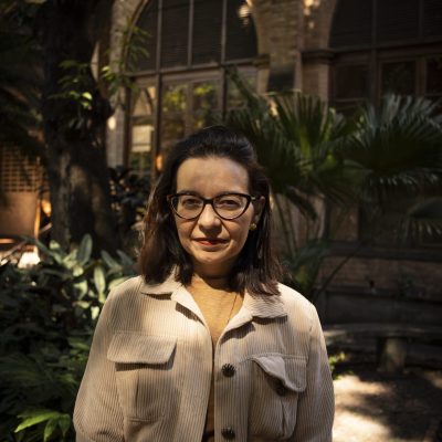 A pesquisadora Elizangela Dias, autora de As crianças das rodas dos expostos: escritos do século XVIII ao XX (São Paulo, Ed. Labrador, 2023). Alícia Peres