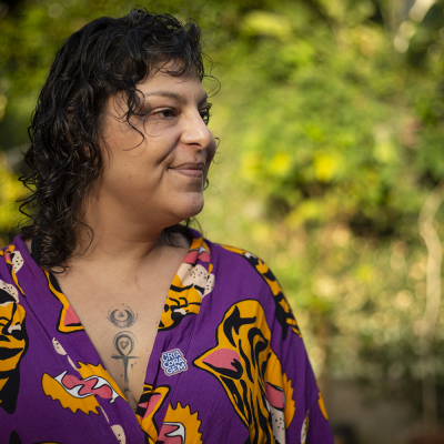 Flávia Gasi, jornalista, escritora, professora e pesquisadora em jogos digitais. Imagem de Alícia Peres.