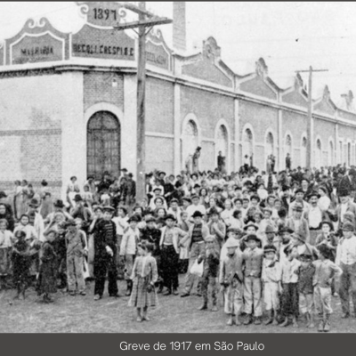 A Greve Geral de 1917 em São Paulo foi um importante movimento social que paralisou a cidade por cerca de 30 dias em julho de 1917, envolvendo cerca de 50 mil a 100 mil trabalhadores, sendo liderada por mulheres e crianças. Autor: Fotógrafo desconhecido.