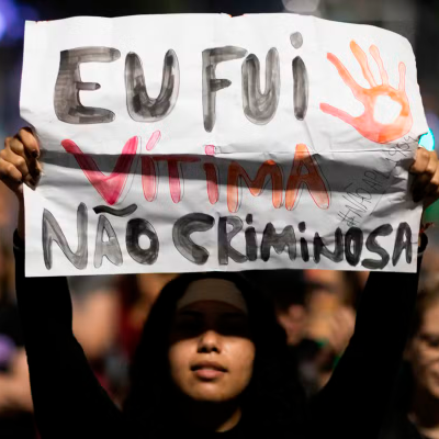 Manifestação na Av. Paulista contra o projeto de lei PL1904 que trata do aborto. Fotografia de Edilson Dantas. O Globo.