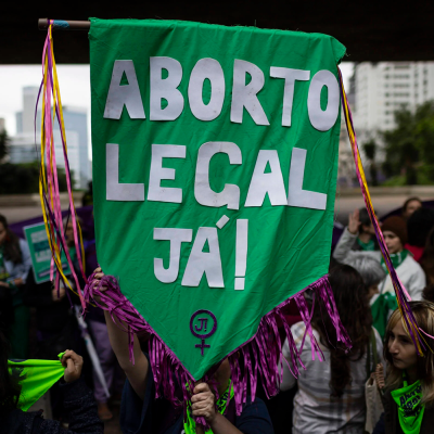 Ato pela descriminalização do aborto na América Latina e Caribe, na Avenida Paulista, em São Paulo. Fotografia de Bruno Santos, 28-09-2023. Folhapress.