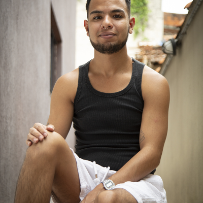 Thiago Araújo Co-fundador do Coletivo Prevenção Para Todes!, membro do Fórum Paulista de Saúde da População Negra e participante da ocupação de escolas da primavera secundarista de 2015/2016; Autora: Alícia Peres. 2024.