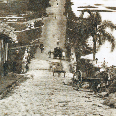 Detalhe da ponte do Carmo sobre o Tamanduateí, 1862. Carroceiros e cheias do Tamanduateí faziam parte do cenário. Autor: Militão Augusto de Azevedo.