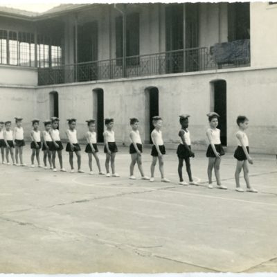 Meninos no pátio do Asilo dos Expostos - 1943 (Acervo Museu do Futebol | Coleção Museu Santa Casa de São Paulo)