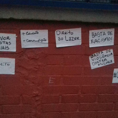 Reivindicações dos alunos secundaristas ocupam a parede da Escola Estadual Martin Egidio Damy durante a ocupação. Acervo pessoal, Brasilândia, São Paulo. 2015.