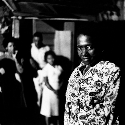 Carolina Maria de Jesus, 1960. Foto de Henri Ballot. Revista O Cruzeiro, 31 de dezembro de 1960, edição 0012.