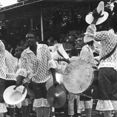 Desfile da Escola de Samba Lavapés em São Paulo, na primeira metade da década de 1970. Reprodução