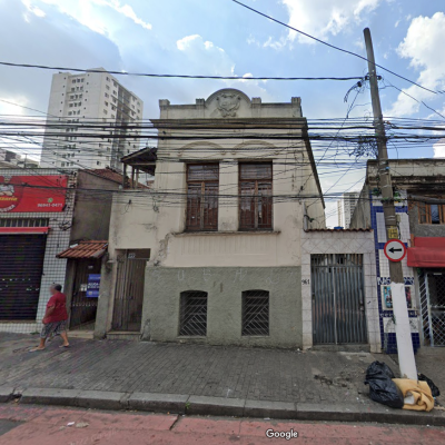 Fachada do antigo cortiço situado na Rua da Glória, 961, onde Madrinha Eunice fundou a escola de samba Lavapés. Google Maps