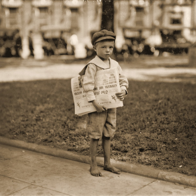 Retrato de um vendedor de jornal, EUA, 1910. Autor: Lewis Wickes Hine.