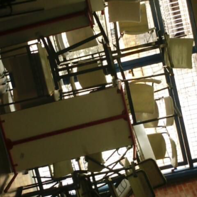 Barreira feita com cadeiras na Escola Estadual Martin Egidio Damy. Acervo pessoal, Brasilândia, São Paulo. 2015