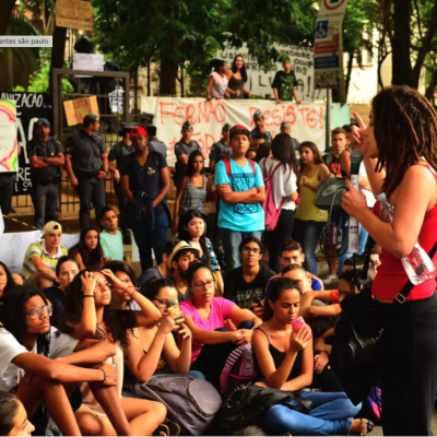Jogral em frente a escola  Fernão Dias.  Pinheiros, São Paulo. 2015.